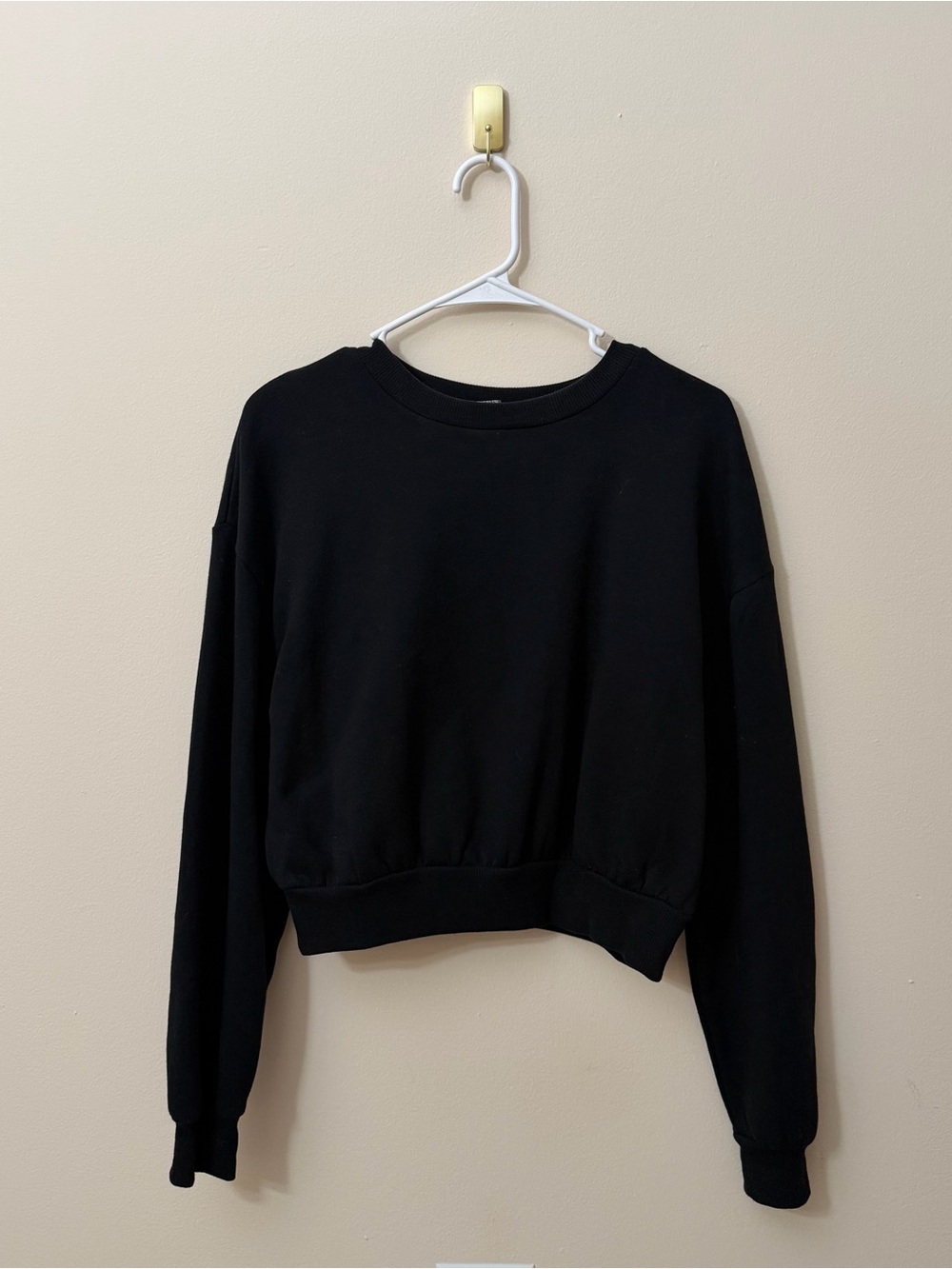 Wild Fable Women’s Black Cropped Crewneck Sweatshirt Size Medium